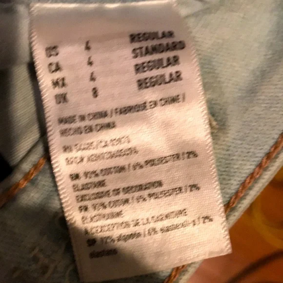 American Eagle women’s jean. Size 4. Super stretch. Medium rise. Light rinse. - Picture 5 of 5